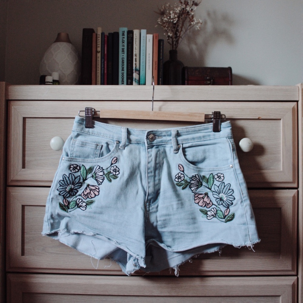 Embroidered high waisted jean shorts